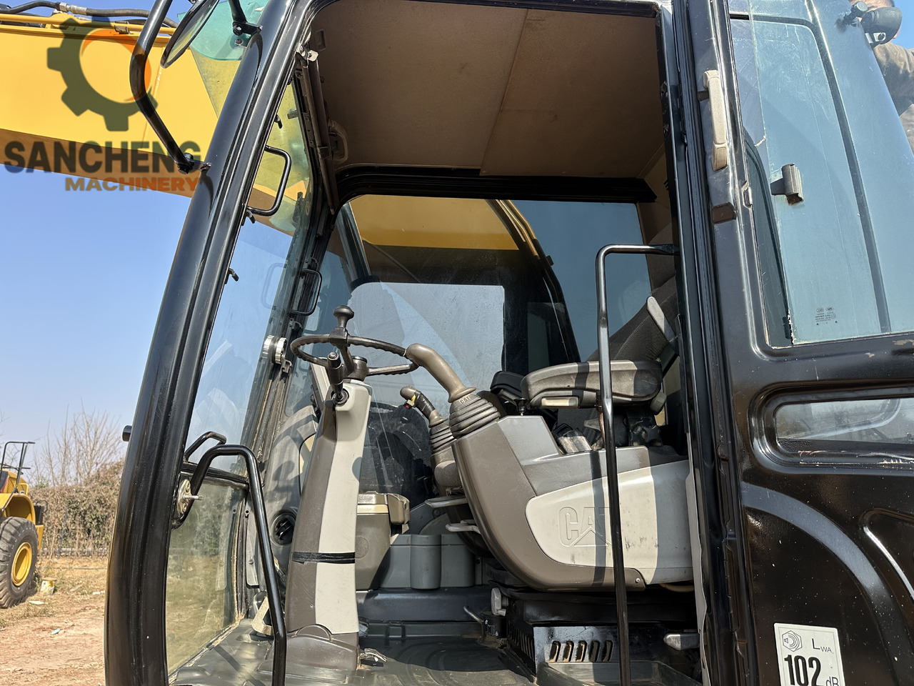 Pelle sur pneus CATERPILLAR M320D2: photos 12