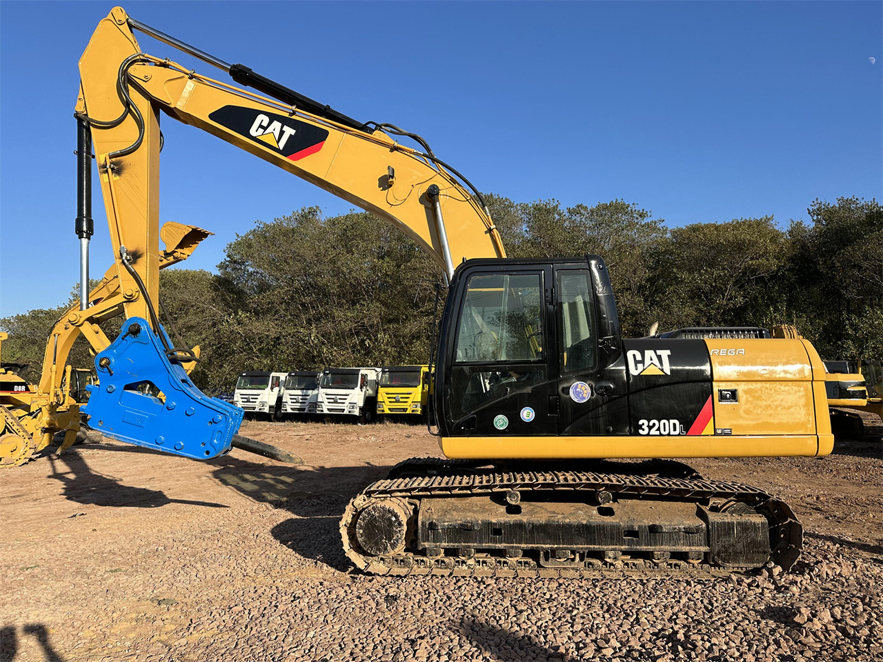 CATERPILLAR 320DL with Breaker and Rock Hammer - Engins de chantier: photos 1 CATERPILLAR 320DL with Breaker and Rock Hammer - Engins de chantier: photos 1