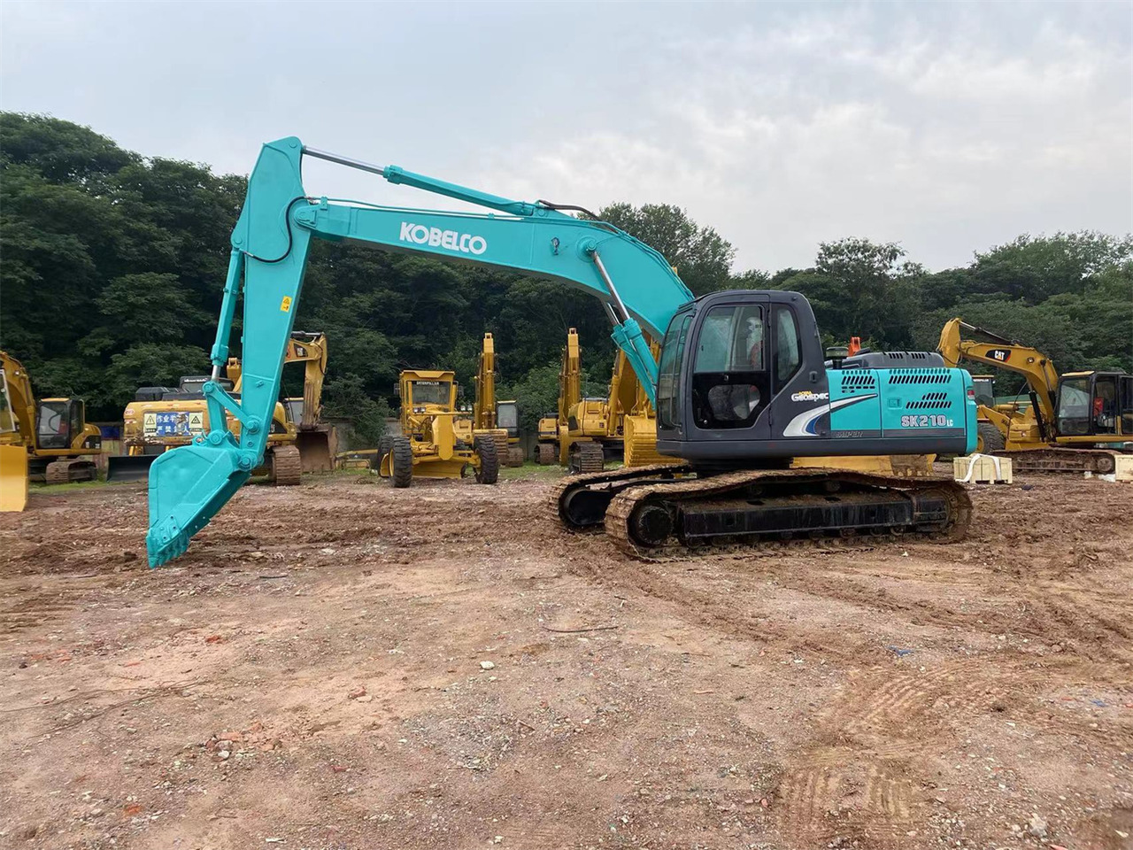KOBELCO SK210LC-8 - Pelle sur chenille: photos 3 KOBELCO SK210LC-8 - Pelle sur chenille: photos 3