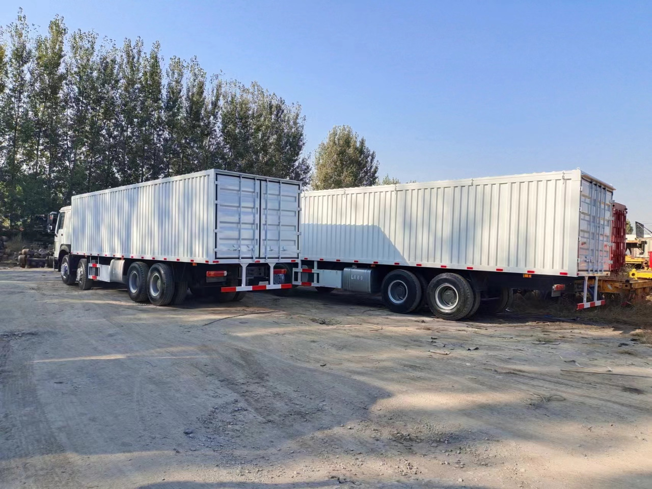 SINOTRUK 400 HOWO Box truck - Camion isothermique: photos 5 SINOTRUK 400 HOWO Box truck - Camion isothermique: photos 5