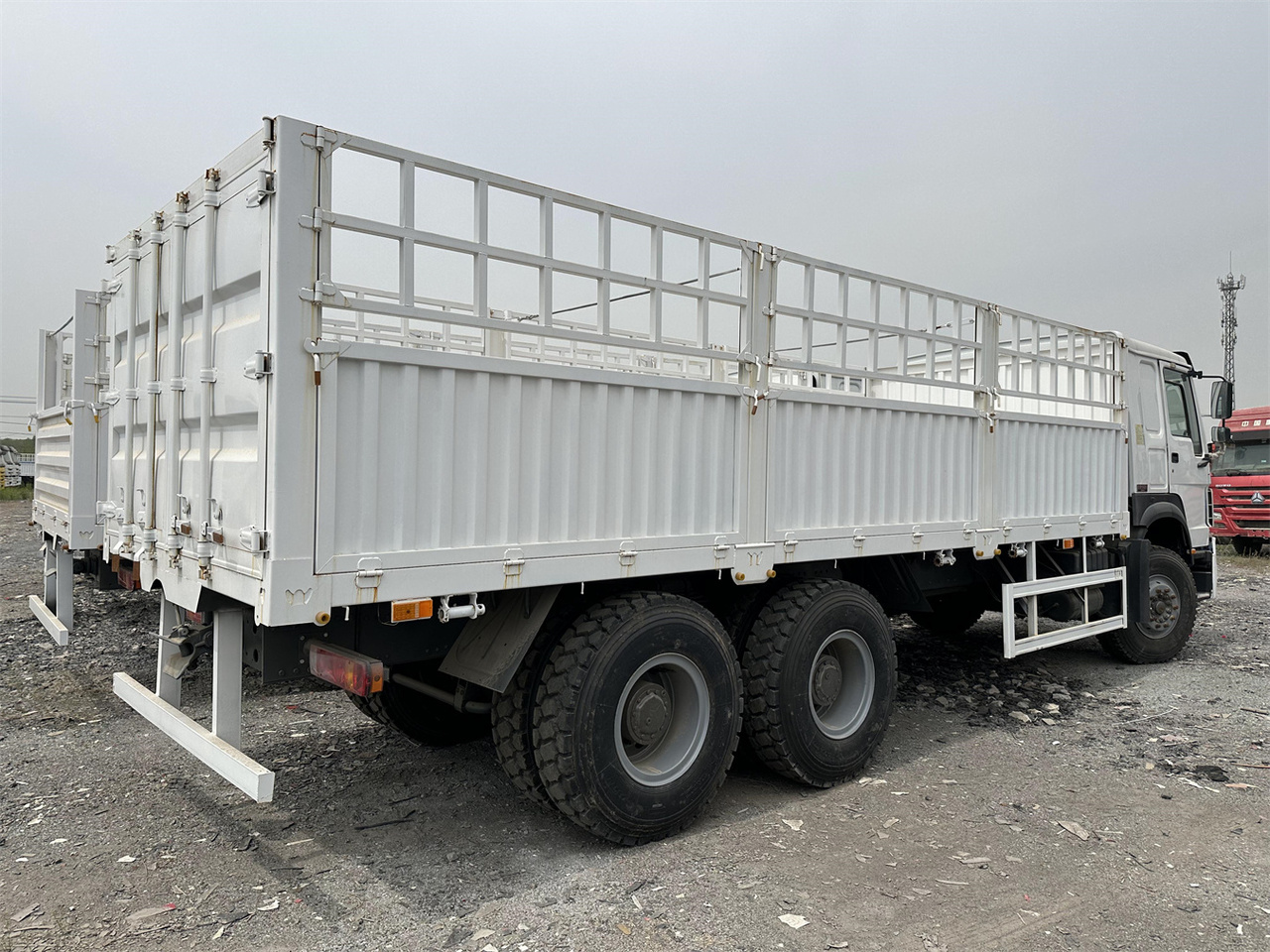 SINOTRUK HOWO 371 Cargo truck - Camion bétaillère: photos 4 SINOTRUK HOWO 371 Cargo truck - Camion bétaillère: photos 4