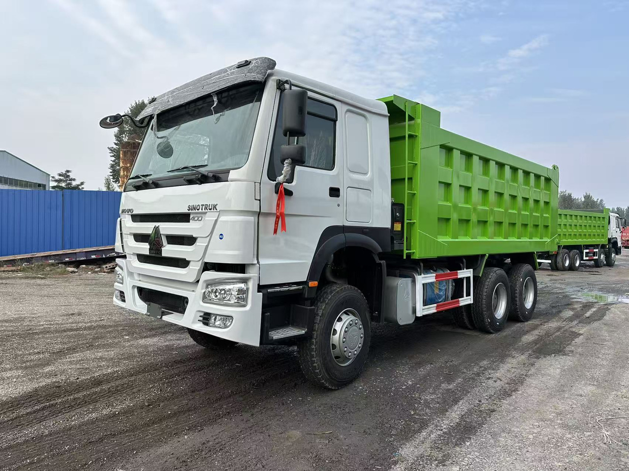 SINOTRUK HOWO 400HP 6X4 Tipper Truck - Camion benne: photos 1 SINOTRUK HOWO 400HP 6X4 Tipper Truck - Camion benne: photos 1
