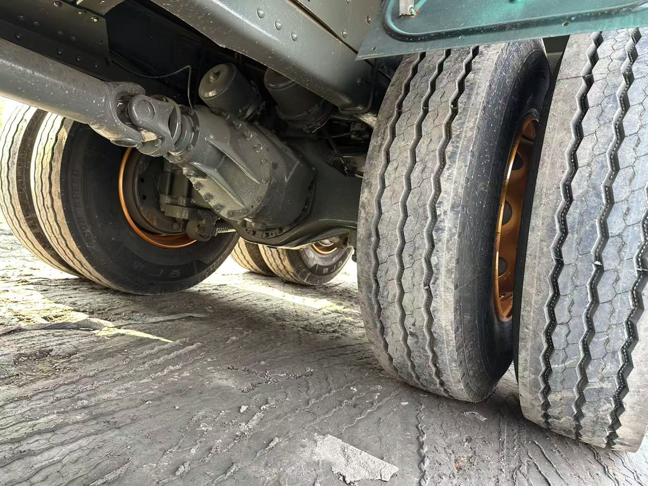 SINOTRUK HOWO 420hp 8x4 fence truck - Camion plateau: photos 4 SINOTRUK HOWO 420hp 8x4 fence truck - Camion plateau: photos 4