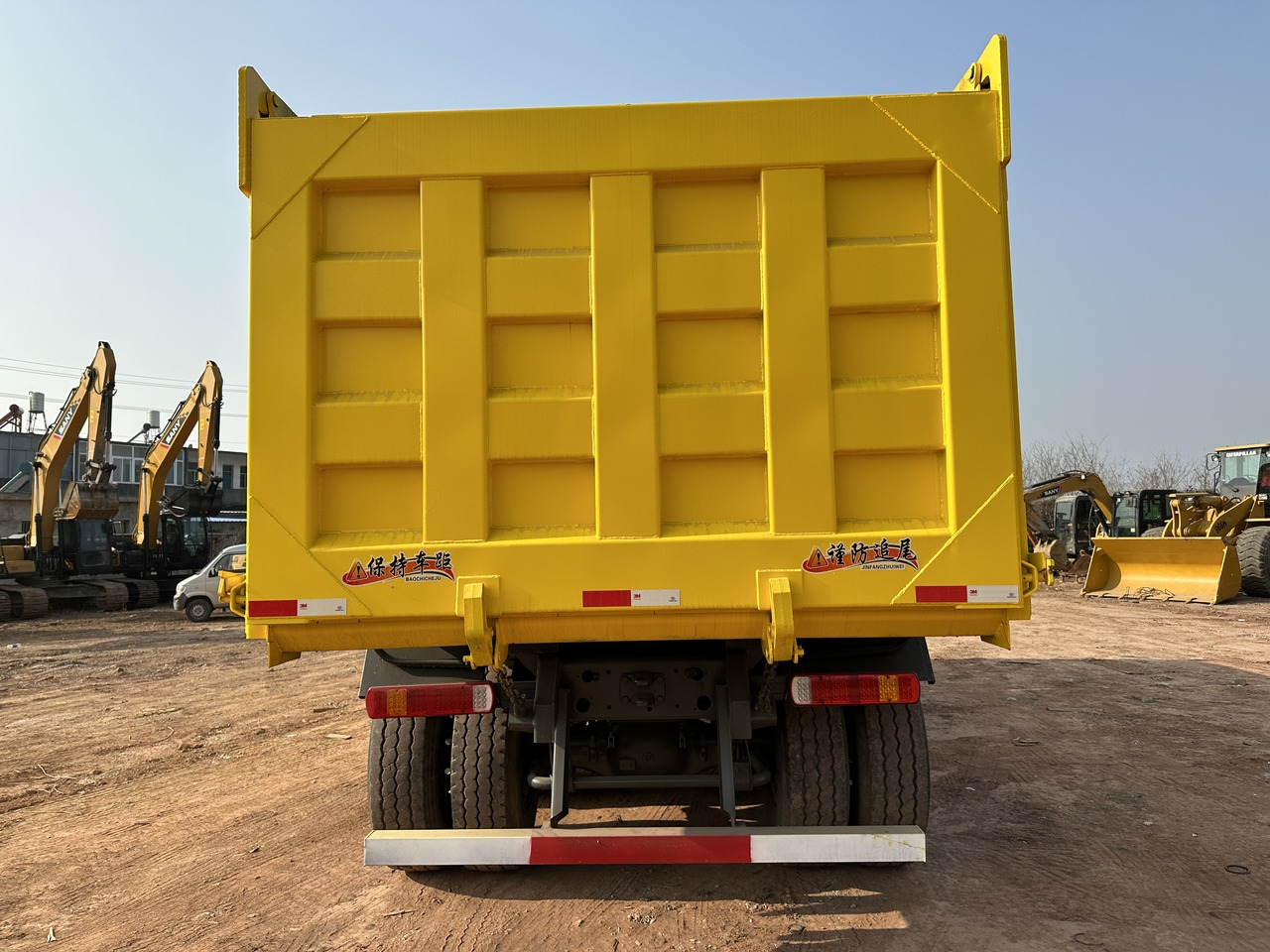 Camion benne pour transport de silo SINOTRUK Howo Dump truck 371: photos 7