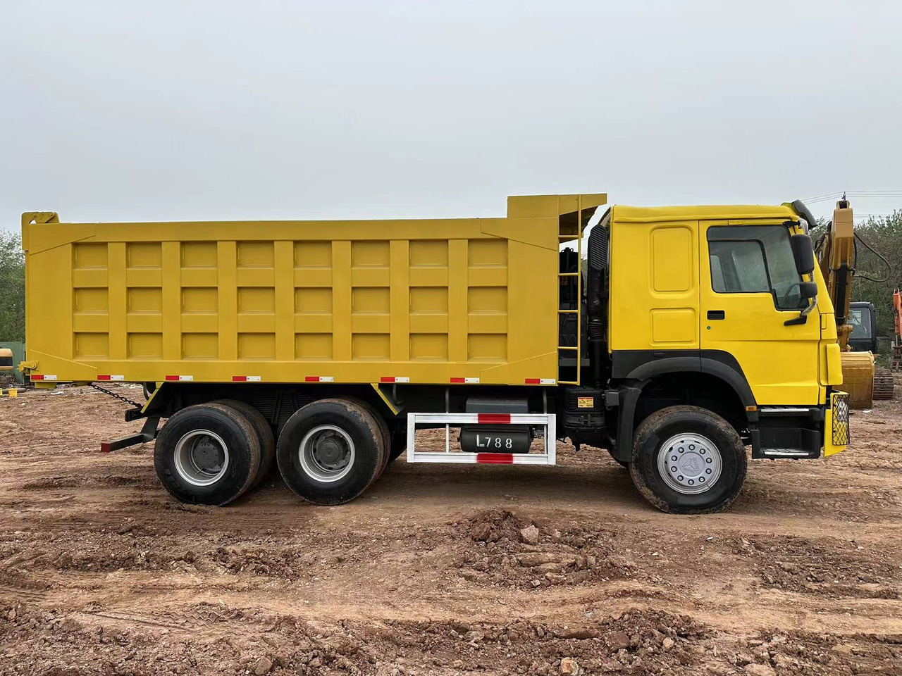 SINOTRUK Howo Dump truck 371 - Camion benne: photos 1 SINOTRUK Howo Dump truck 371 - Camion benne: photos 1