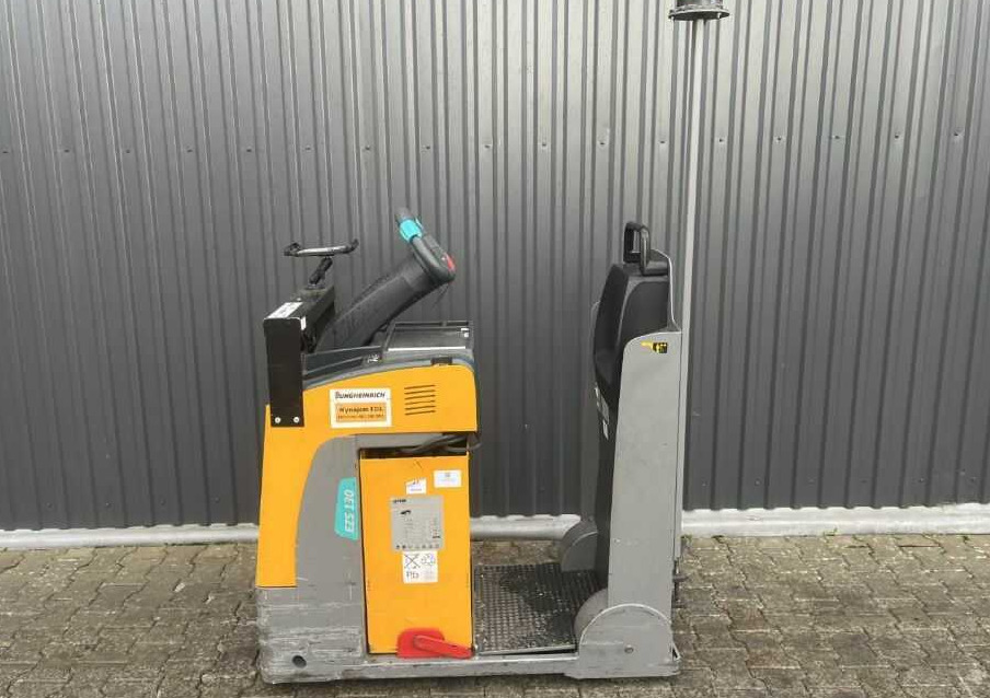 Jungheinrich EZS130 - Chariot tracteur: photos 2 Jungheinrich EZS130 - Chariot tracteur: photos 2