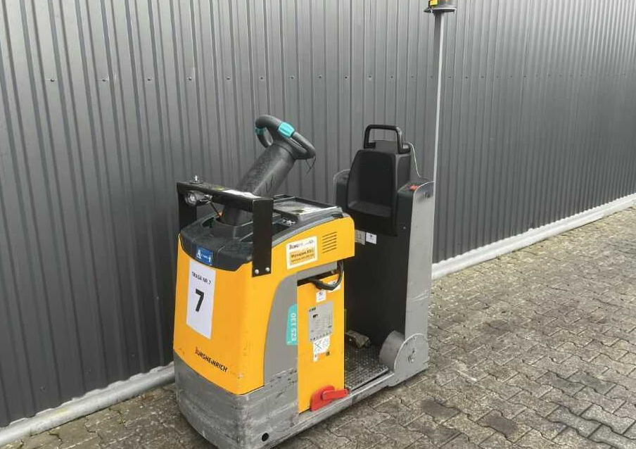 Jungheinrich EZS130 - Chariot tracteur: photos 1 Jungheinrich EZS130 - Chariot tracteur: photos 1
