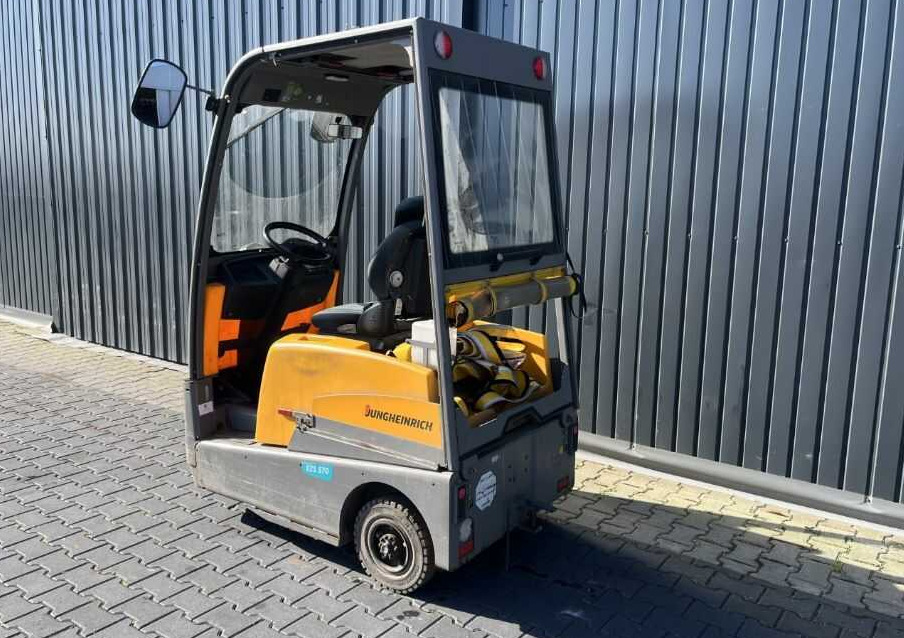 Jungheinrich EZS570 - Chariot tracteur: photos 3 Jungheinrich EZS570 - Chariot tracteur: photos 3