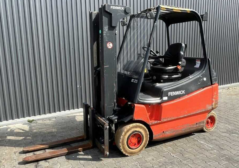 Linde E25 - Chariot élévateur électrique: photos 1 Linde E25 - Chariot élévateur électrique: photos 1