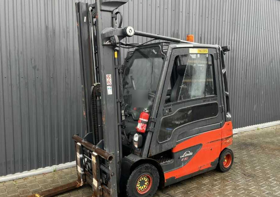 Linde E30-01 - Chariot élévateur électrique: photos 1 Linde E30-01 - Chariot élévateur électrique: photos 1