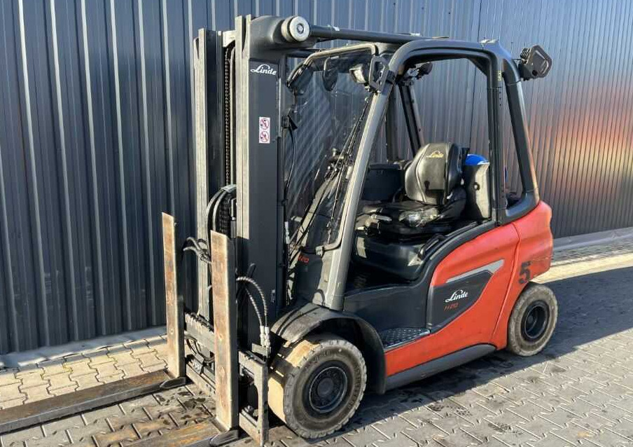 Linde H20T-01/600 - Chariot élévateur à gaz: photos 1 Linde H20T-01/600 - Chariot élévateur à gaz: photos 1