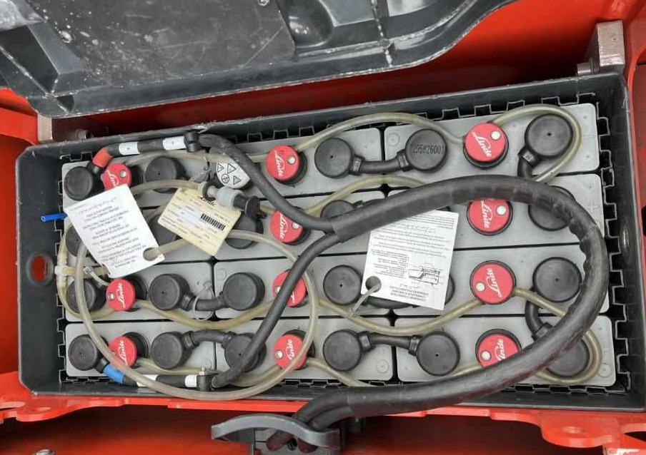 Linde P30C - Chariot tracteur: photos 2 Linde P30C - Chariot tracteur: photos 2