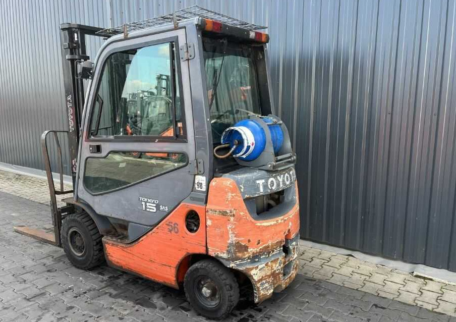 Toyota 8FGF15 - Chariot élévateur à gaz: photos 3 Toyota 8FGF15 - Chariot élévateur à gaz: photos 3