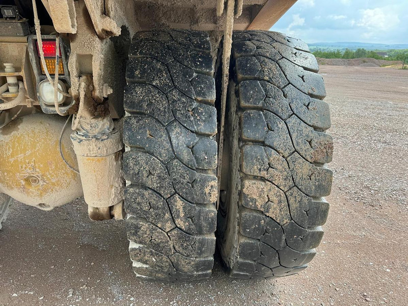Tombereau rigide Caterpillar 771D: photos 16
