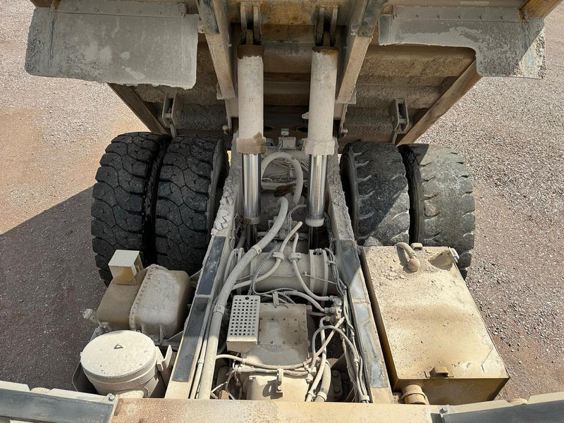 Tombereau rigide Caterpillar 771D: photos 15