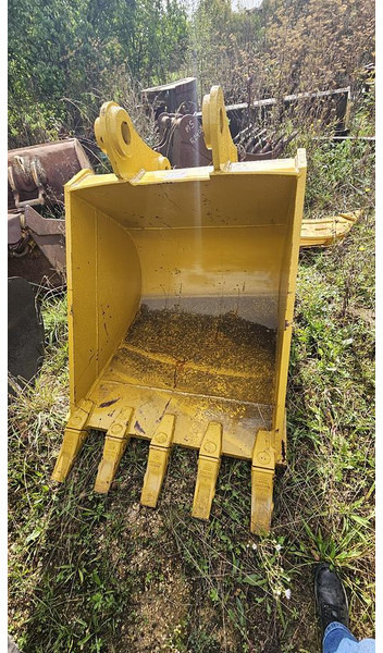 Komatsu PC200 - Godet: photos 2 Komatsu PC200 - Godet: photos 2