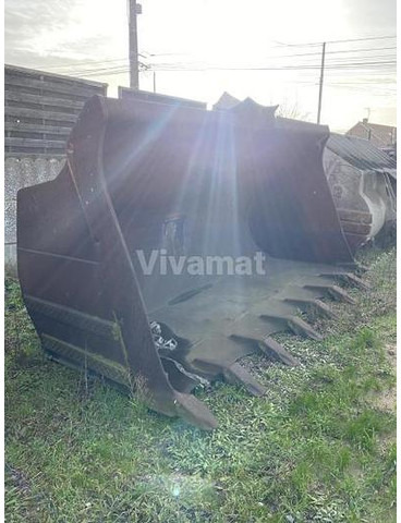 Komatsu WA500 3 buckets availaible - - Godet: photos 2 Komatsu WA500 3 buckets availaible - - Godet: photos 2