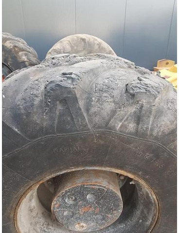 Michelin 18R19.5XF - Pneus et jantes: photos 5 Michelin 18R19.5XF - Pneus et jantes: photos 5