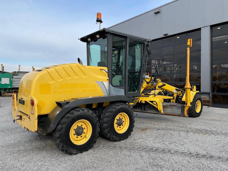 New Holland F 106.6 - Niveleuse: photos 5 New Holland F 106.6 - Niveleuse: photos 5