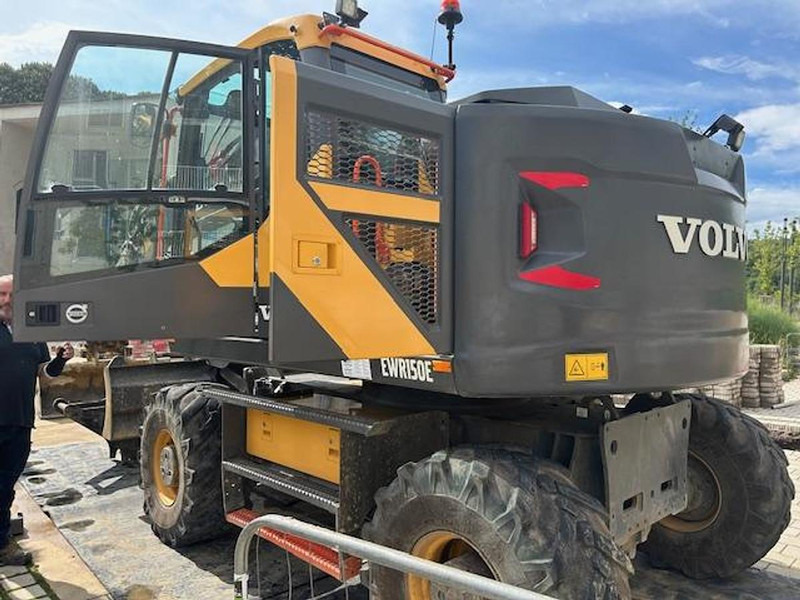 Volvo EWR150E - Pelle sur pneus: photos 2 Volvo EWR150E - Pelle sur pneus: photos 2