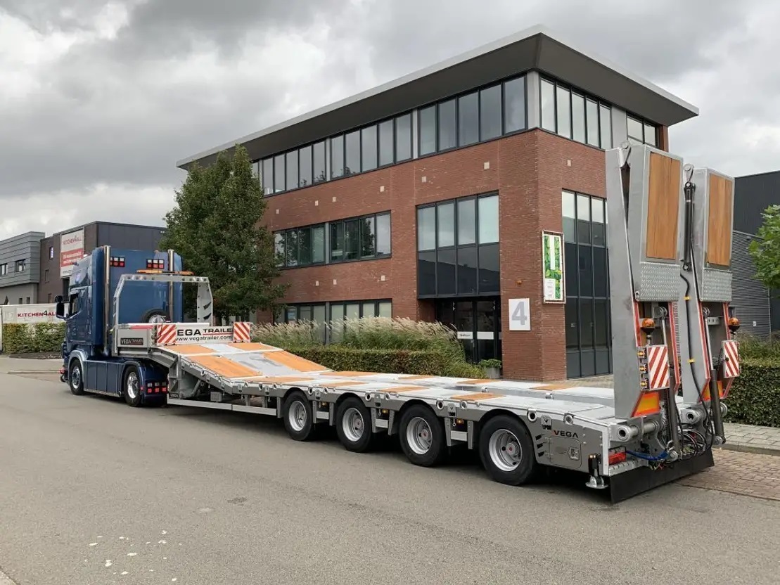 4 AXLE GERMANO TYPE LOWLOADER VEGA TRAILER - Semi-remorque surbaissé: photos 2 4 AXLE GERMANO TYPE LOWLOADER VEGA TRAILER - Semi-remorque surbaissé: photos 2