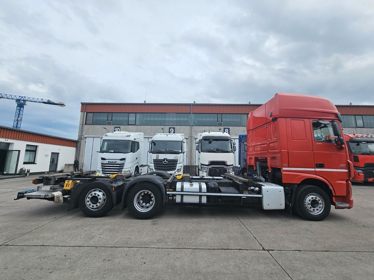 DAF XF 440 FAR * MUTLI * 2X TANK * RETARDER * STANDH - Camion porte-conteneur/ Caisse mobile: photos 4 DAF XF 440 FAR * MUTLI * 2X TANK * RETARDER * STANDH - Camion porte-conteneur/ Caisse mobile: photos 4