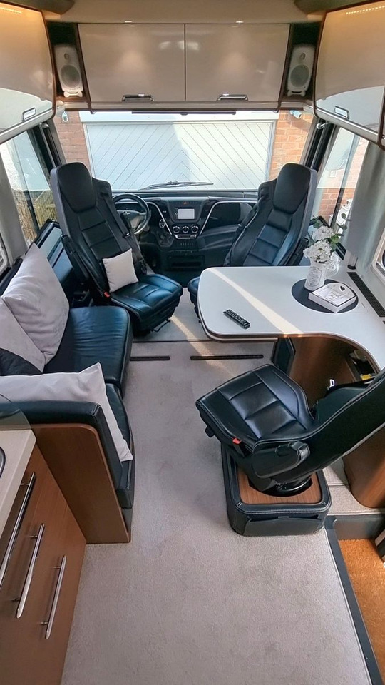 Niesmann + Bischoff Flair 880 BE - Camping-car intégral: photos 2 Niesmann + Bischoff Flair 880 BE - Camping-car intégral: photos 2