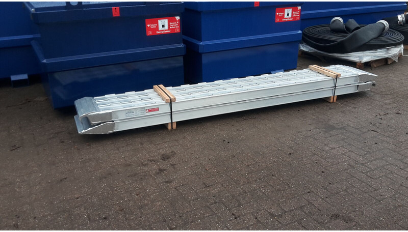 Aluminium rijplanken - Rampe de chargement: photos 1 Aluminium rijplanken - Rampe de chargement: photos 1