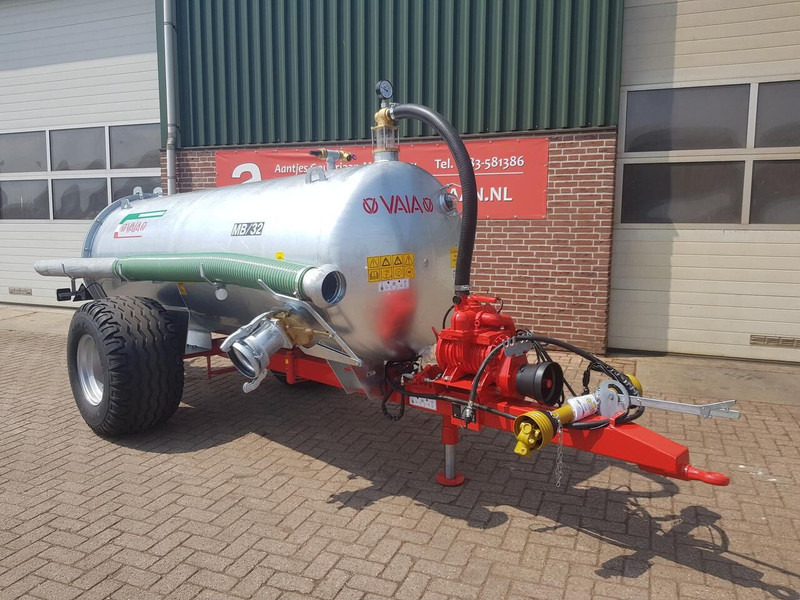 MB 32 Water tank - Remorque citerne: photos 2 MB 32 Water tank - Remorque citerne: photos 2