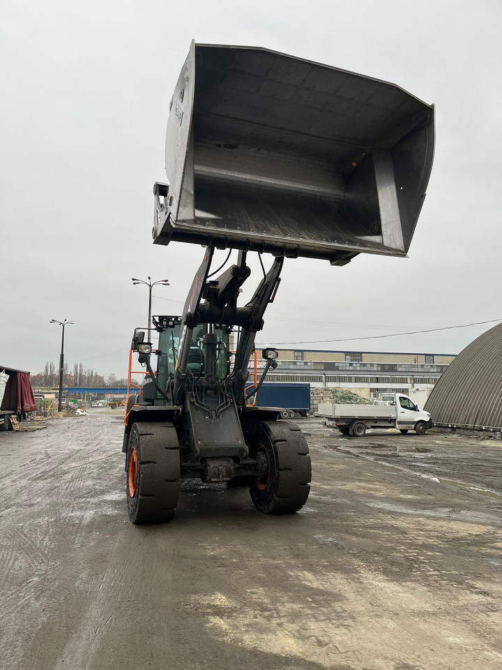 DOOSAN DL320-7 - Chargeuse sur pneus: photos 5 DOOSAN DL320-7 - Chargeuse sur pneus: photos 5