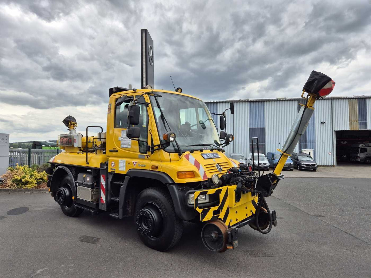 Unimog U400 4x4 Zweiwege ZAGRO 800t/52 Achsen Funk - Camion: photos 3 Unimog U400 4x4 Zweiwege ZAGRO 800t/52 Achsen Funk - Camion: photos 3