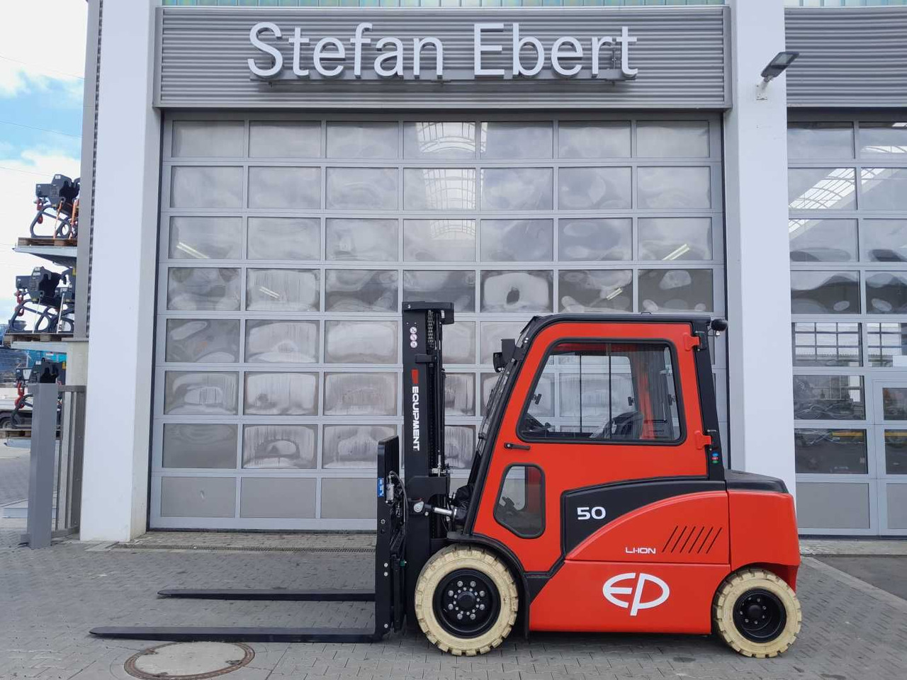 EP Equipment CPD50F8 / 5T / Triplex: 5,00m / ZVG - Chariot élévateur électrique: photos 1 EP Equipment CPD50F8 / 5T / Triplex: 5,00m / ZVG - Chariot élévateur électrique: photos 1
