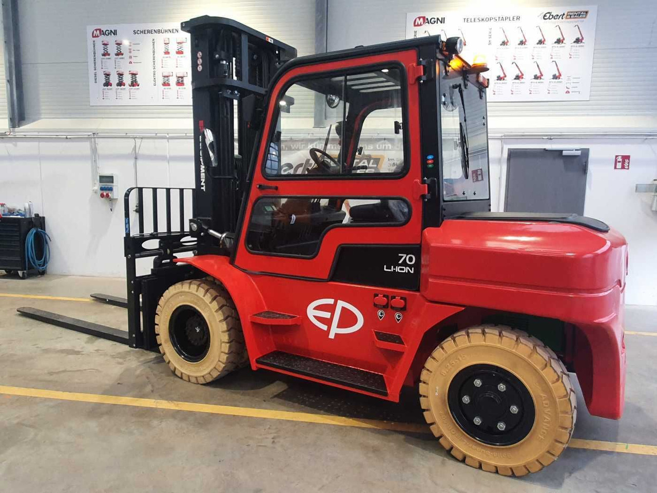 EP Equipment EFL 702 / 7T / Triplex: 5,40m / ZVG - Chariot élévateur électrique: photos 3 EP Equipment EFL 702 / 7T / Triplex: 5,40m / ZVG - Chariot élévateur électrique: photos 3
