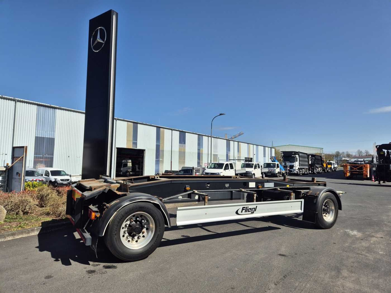 Fliegl ZPS180 Abroll-Container Tropper Pellet-Silo 22m³ Fliegl ZPS180 Abroll-Container Tropper Pellet-Silo 22m³ - Remorque ampliroll/ Multibenne: photos 4 Fliegl ZPS180 Abroll-Container Tropper Pellet-Silo 22m³ Fliegl ZPS180 Abroll-Container Tropper Pellet-Silo 22m³ - Remorque ampliroll/ Multibenne: photos 4