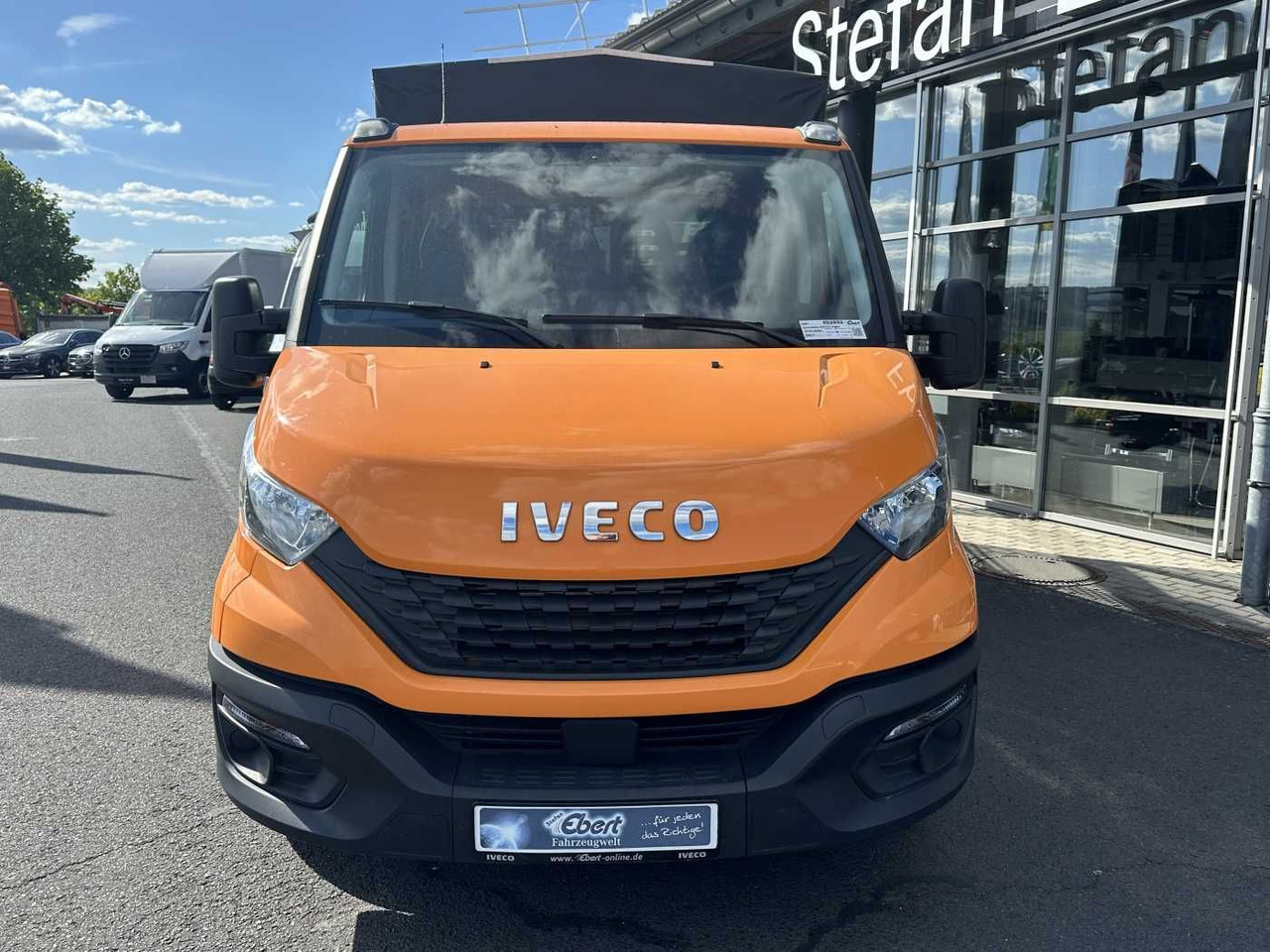 Iveco Daily 35S14 Pritsche+Plane *AHK*Ladekran*7-Sitze - Utilitaire rideaux coulissants (PLSC): photos 2 Iveco Daily 35S14 Pritsche+Plane *AHK*Ladekran*7-Sitze - Utilitaire rideaux coulissants (PLSC): photos 2
