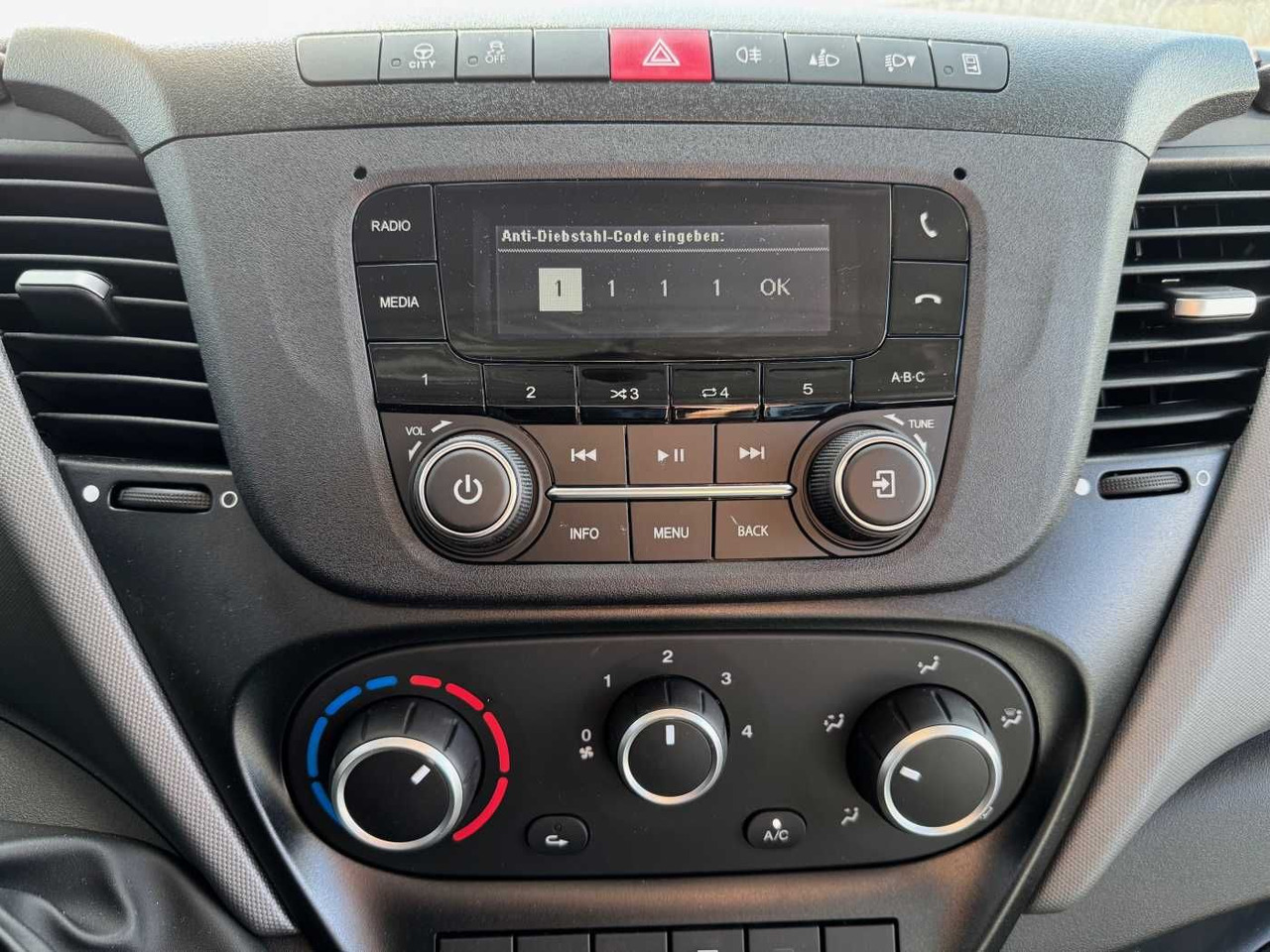 Utilitaire rideaux coulissants (PLSC) Iveco Daily 50C16 HA8 Pritsche+Plane *LBW* 3x: photos 14 Utilitaire rideaux coulissants (PLSC) Iveco Daily 50C16 HA8 Pritsche+Plane *LBW* 3x: photos 14