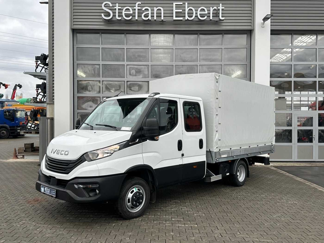 Iveco Daily 50C18H A8 DoKa *AHK*Automatik*7-Sitze* - Utilitaire plateau, Utilitaire double cabine: photos 1 Iveco Daily 50C18H A8 DoKa *AHK*Automatik*7-Sitze* - Utilitaire plateau, Utilitaire double cabine: photos 1