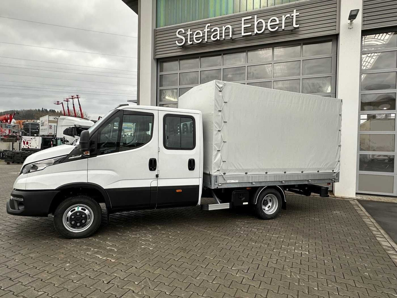 Iveco Daily 50C18H A8 DoKa *AHK*Automatik*7-Sitze* - Utilitaire plateau, Utilitaire double cabine: photos 4 Iveco Daily 50C18H A8 DoKa *AHK*Automatik*7-Sitze* - Utilitaire plateau, Utilitaire double cabine: photos 4