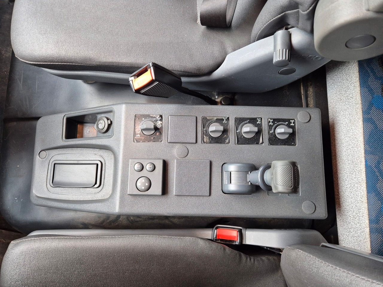 Camion plateau Iveco Eurocargo ML100E22WM-BW 4x4 Pritsche L-Haus Bett: photos 17