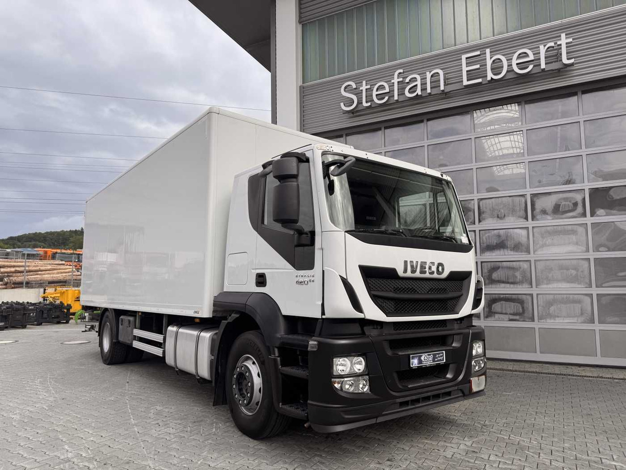 Iveco Stralis AT190S42/FP-D 4x2 Koffer+LBW faltbar AHK - Camion fourgon: photos 3 Iveco Stralis AT190S42/FP-D 4x2 Koffer+LBW faltbar AHK - Camion fourgon: photos 3