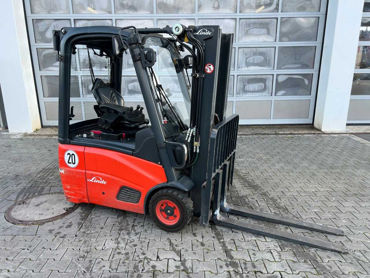 Linde E14 - 01 / Triplex: 4.10m! / SS / nur 986h! - Chariot élévateur électrique: photos 2 Linde E14 - 01 / Triplex: 4.10m! / SS / nur 986h! - Chariot élévateur électrique: photos 2