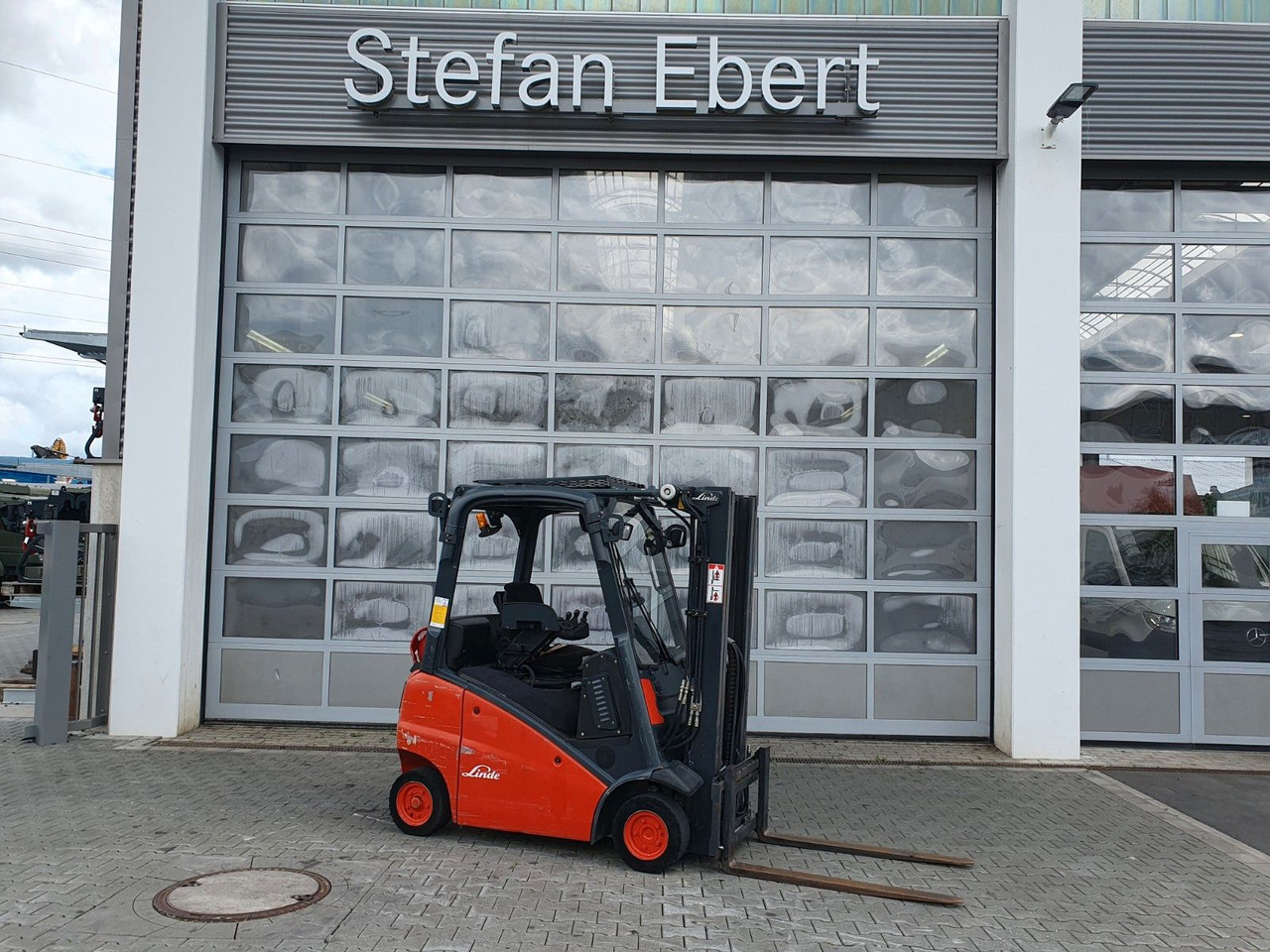 Linde H16 T-01 / 4,6m / nur: 3.260h / Gas / SS - Chariot élévateur: photos 1 Linde H16 T-01 / 4,6m / nur: 3.260h / Gas / SS - Chariot élévateur: photos 1