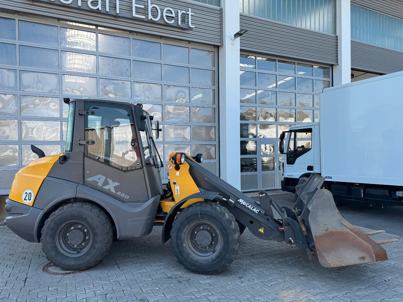 MECALAC AX850 / nur 671h / 11.2022 / Gabel / Schaufel - Chargeuse sur pneus: photos 2 MECALAC AX850 / nur 671h / 11.2022 / Gabel / Schaufel - Chargeuse sur pneus: photos 2