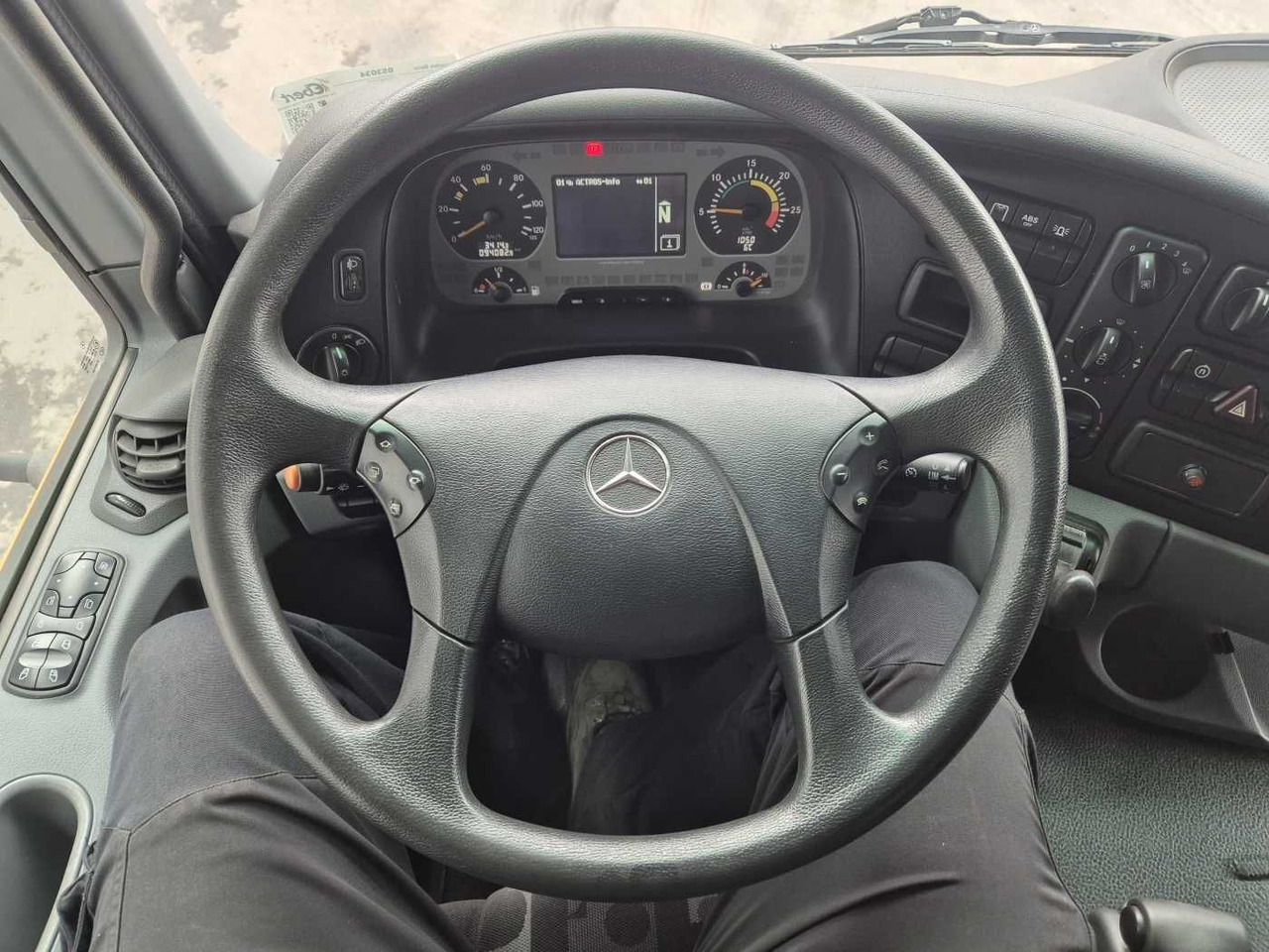 Balayeuse de voirie Mercedes-Benz Actros 2032 A 4x4 Bucher STKF 9500 Airport 30x: photos 14
