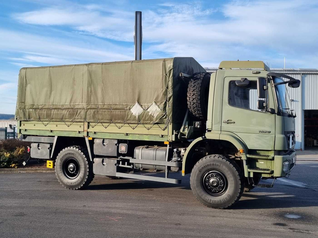 Mercedes-Benz Axor 1829 A 4x4 Pritsche/Plane 10 Stück - Camion à rideaux coulissants: photos 4 Mercedes-Benz Axor 1829 A 4x4 Pritsche/Plane 10 Stück - Camion à rideaux coulissants: photos 4