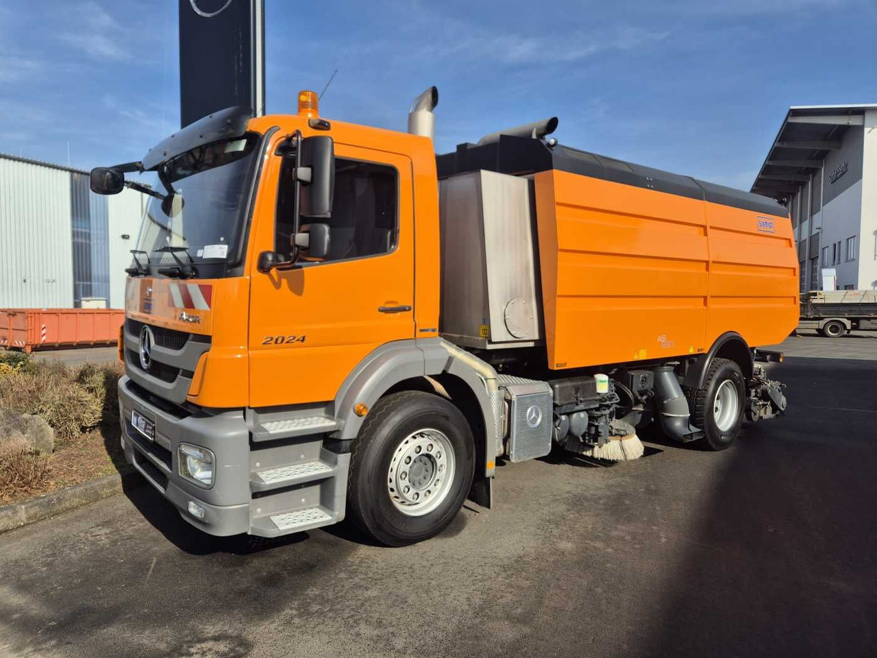 Mercedes-Benz Axor 2024 L Schmidt Airportsweeper AS 990 - Balayeuse de voirie: photos 3 Mercedes-Benz Axor 2024 L Schmidt Airportsweeper AS 990 - Balayeuse de voirie: photos 3