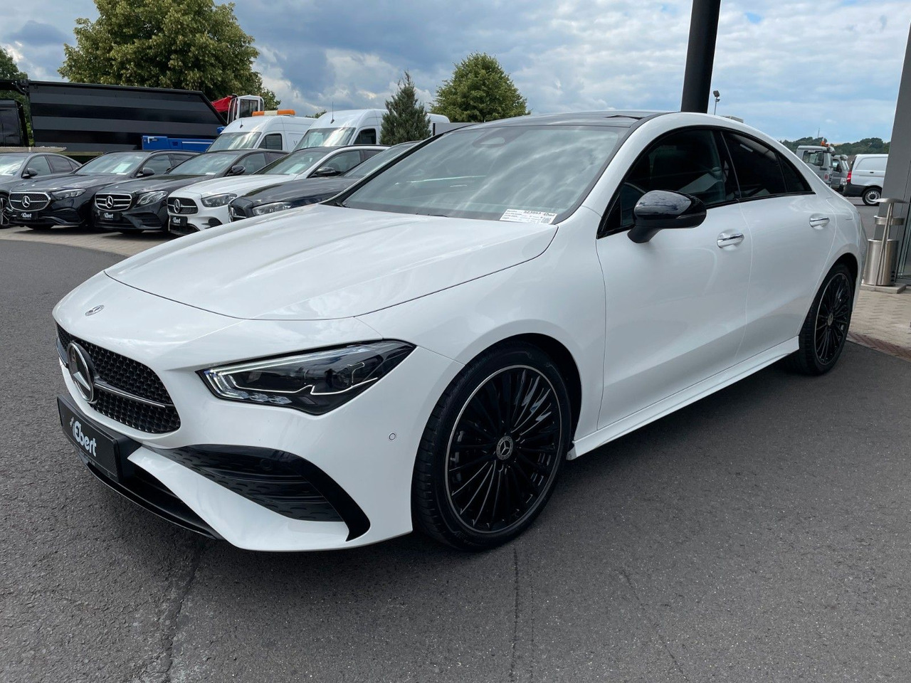 Mercedes-Benz CLA 200 AMG Pano+R-Kamera+19" - Voiture: photos 2 Mercedes-Benz CLA 200 AMG Pano+R-Kamera+19" - Voiture: photos 2