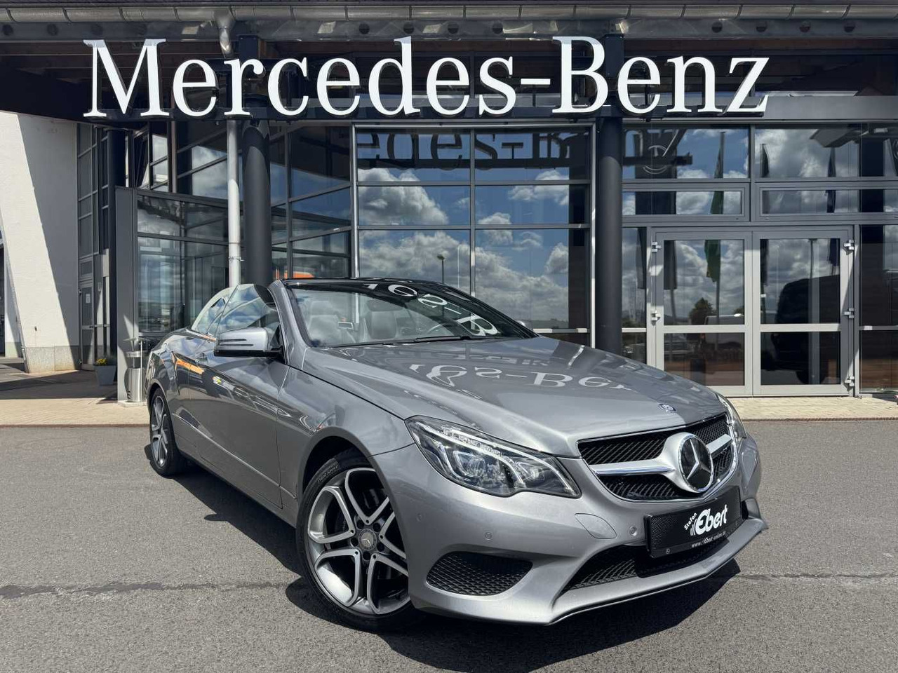 Mercedes-Benz E 300 Cabrio Sportpaket+Distr+Airscarf+SitzKlima - Voiture: photos 1 Mercedes-Benz E 300 Cabrio Sportpaket+Distr+Airscarf+SitzKlima - Voiture: photos 1