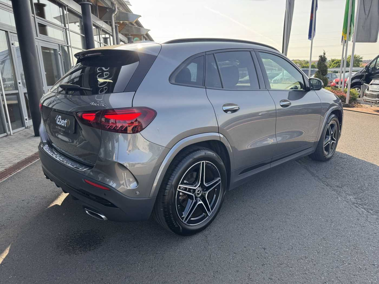 Mercedes-Benz GLA 200d 4M AMG+Pano+Distr+Ambiente+ - SUV: photos 4 Mercedes-Benz GLA 200d 4M AMG+Pano+Distr+Ambiente+ - SUV: photos 4