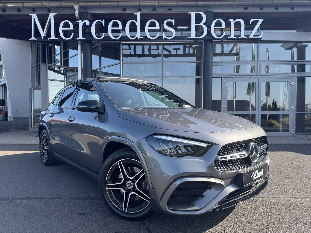 Mercedes-Benz GLA 200d 4M AMG+Pano+Distr+Ambiente+ - SUV: photos 1 Mercedes-Benz GLA 200d 4M AMG+Pano+Distr+Ambiente+ - SUV: photos 1